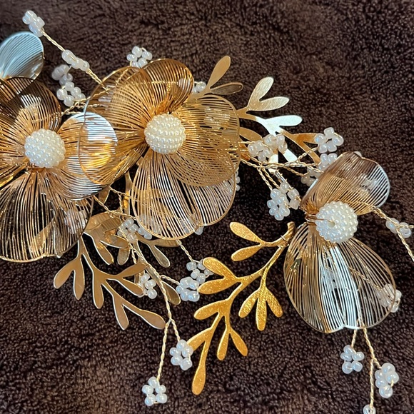 Etsy EnjoyLuv gold metal floral Hair pieces - Picture 7 of 13